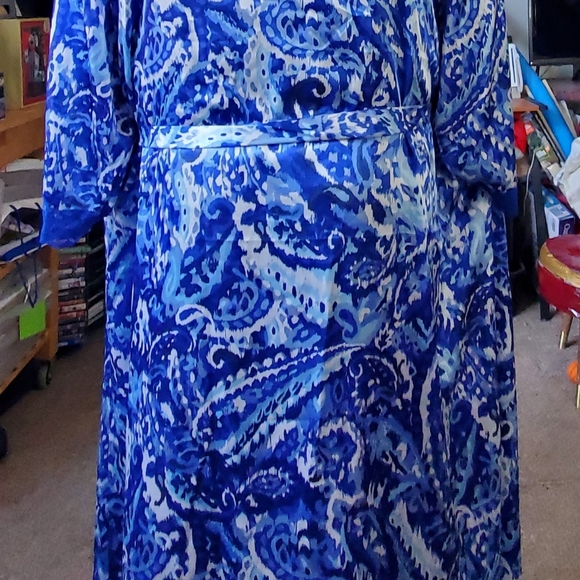 Plus size N/W/T (I Keep the tags) satin/poly Robe - Picture 4 of 8
